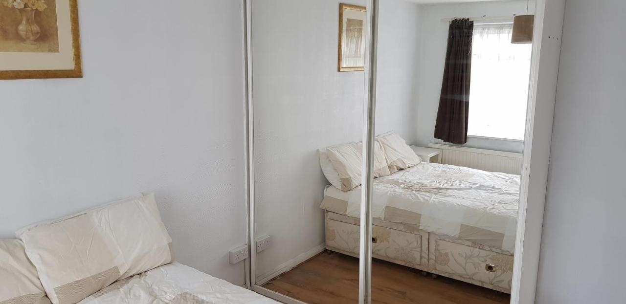 61 Baker Street Appartement Luton  Buitenkant foto