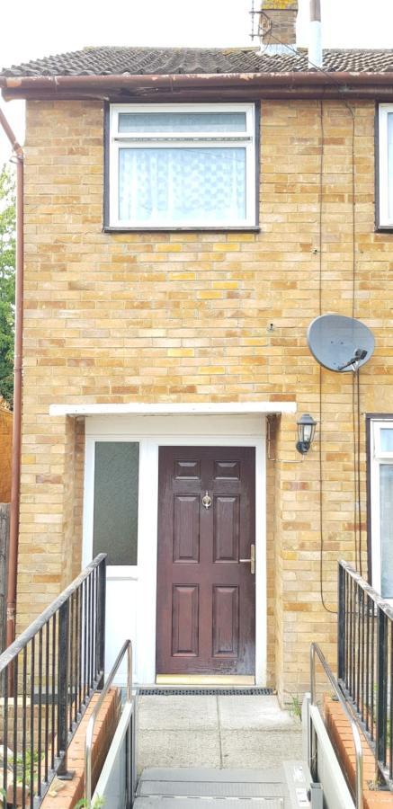 61 Baker Street Appartement Luton  Buitenkant foto