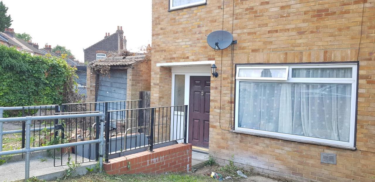 61 Baker Street Appartement Luton  Buitenkant foto
